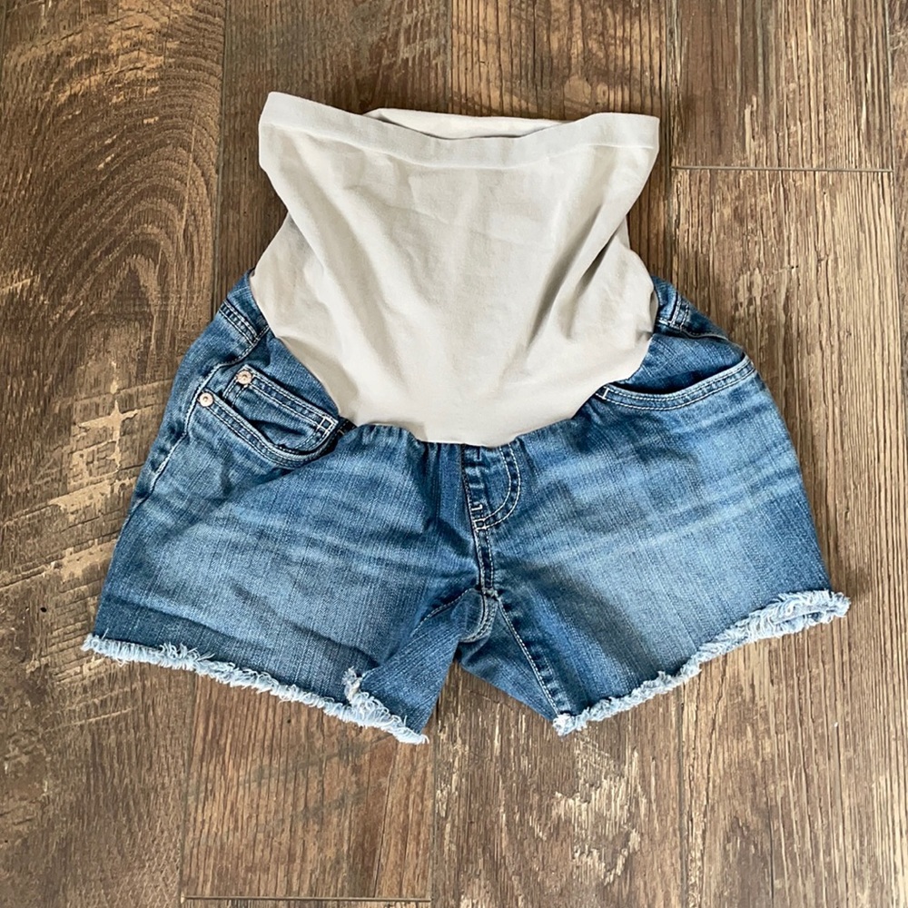 Maternity shorts size small